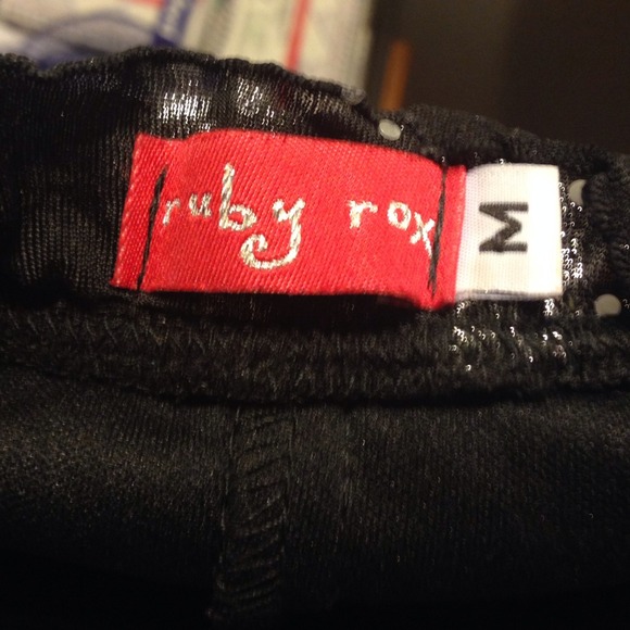 Black strapless dress. - Picture 2 of 4