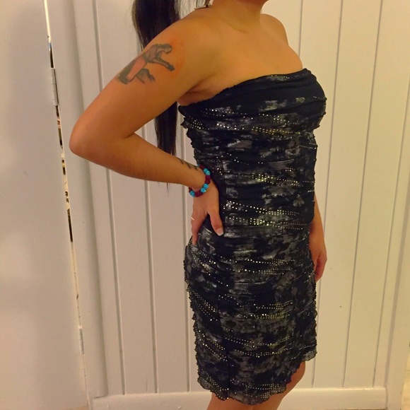 Black strapless dress. - Picture 3 of 4