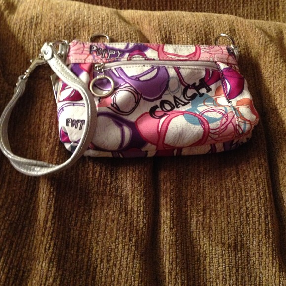 SOLD SOLD!!!poppy coach Wristlet !!!SOLD SOLDSOLD!