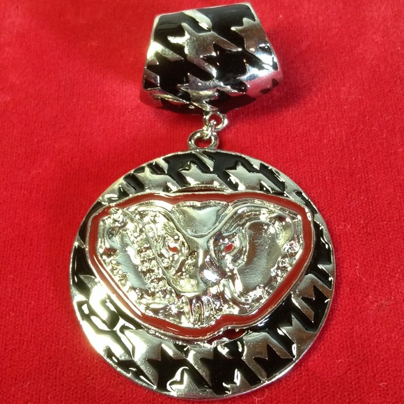 ALABAMA FANS Elephant hounds Tooth.  Pendant.