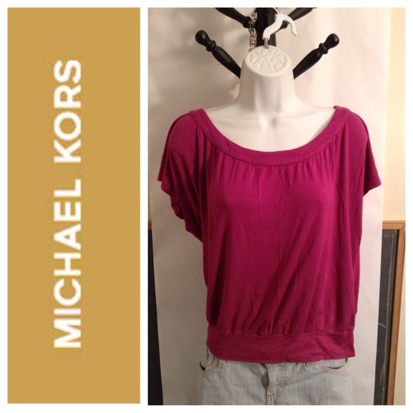 Beautiful MK top with scoop neck