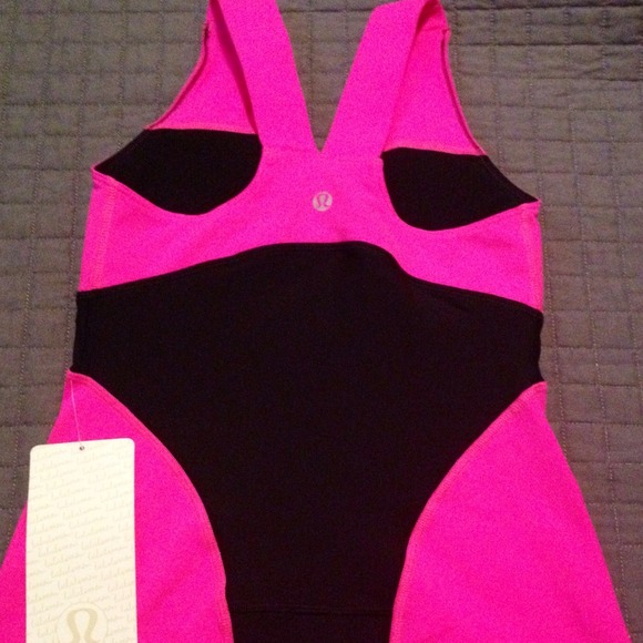 🚫Sold🚫Lululemon deep v tank size 4 in raspberry - Picture 2 of 2