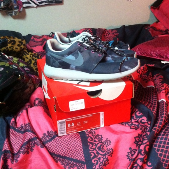 2013 Nike rosche run grey/pink/camo