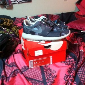 2013 Nike rosche run grey/pink/camo