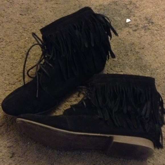 Black fringed booties