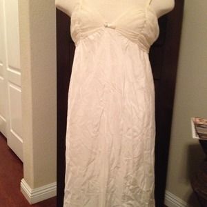 NWOT 💯 silk Authentic Vera Wang nightgown