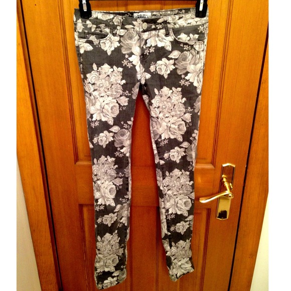 Aeropostale floral skinny jeans size 0