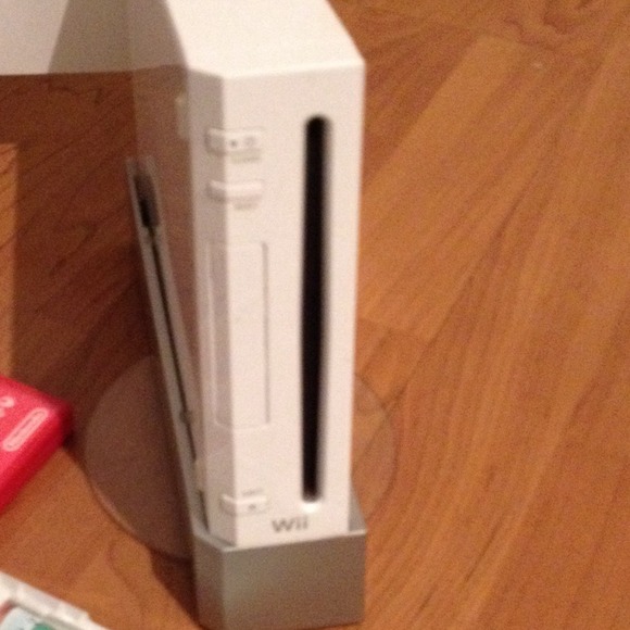 Wii sold as package console 2 controllers Wii play