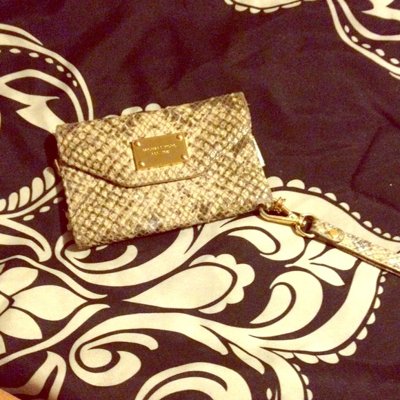 TRADED Michael kors iphone case/wristlet