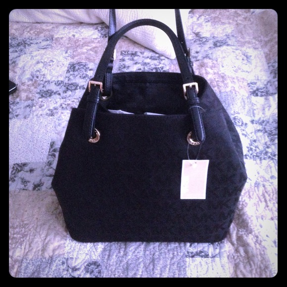 ❌SOLD❌NWT MK black jet set bag