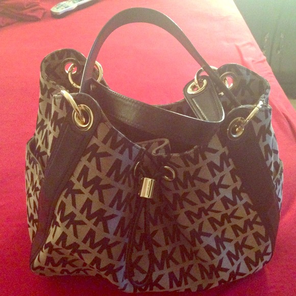✨HOLIDAY SALE✨ Michael Kors bag!!