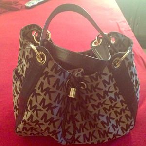 ✨HOLIDAY SALE✨ Michael Kors bag!!