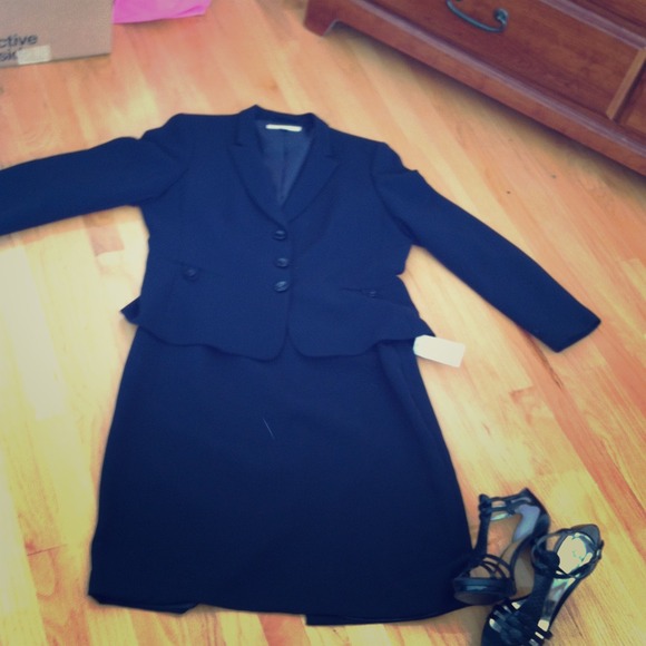 Tahari  Jackets & Blazers - SALE! Tahari Skirt Suit in Black -Arthur S. Levin