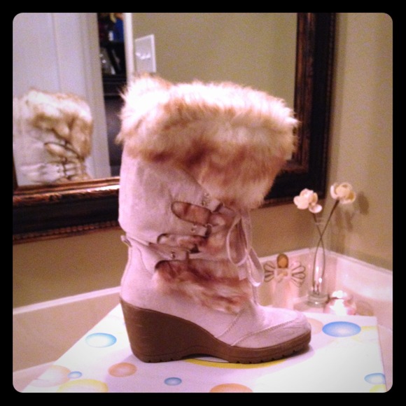 Boots with fur