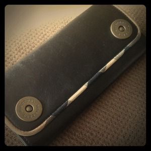 100% authentic BURBERRY leather wallet/clutch