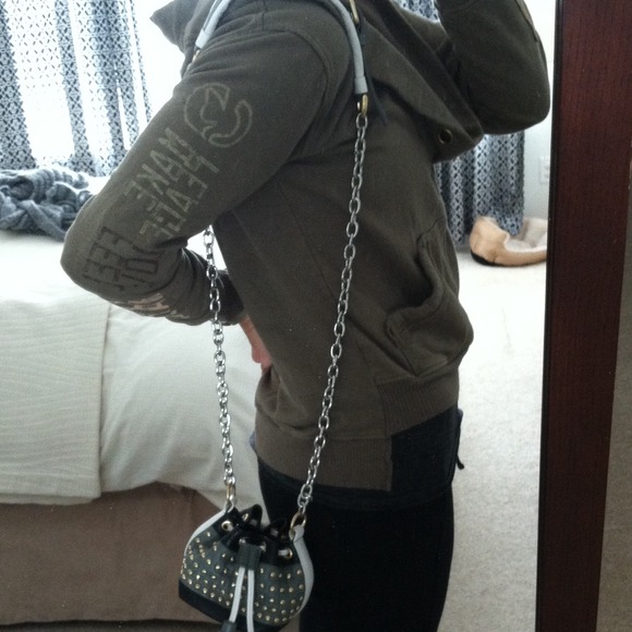 📦 SOLD IN BUNDLE! DVF signature 'Poppy' mini bag! - Picture 2 of 4