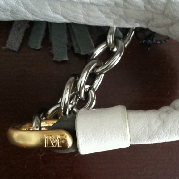 📦 SOLD IN BUNDLE! DVF signature 'Poppy' mini bag! - Picture 4 of 4