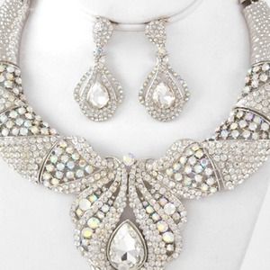 Silver necklace and earring set