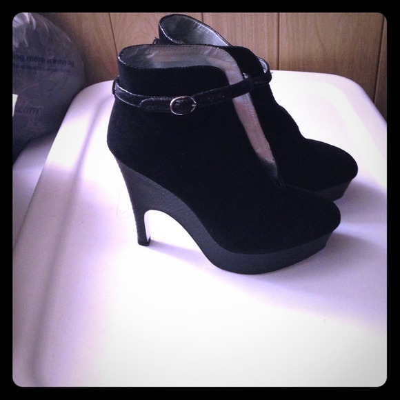 H by Halston bootie
