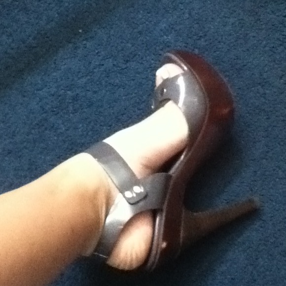 Shoes - Picture 2 of 4