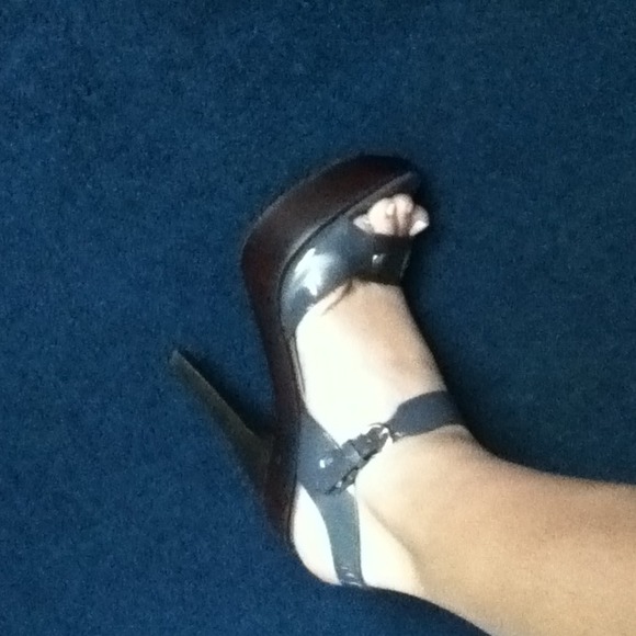 Shoes - Picture 3 of 4