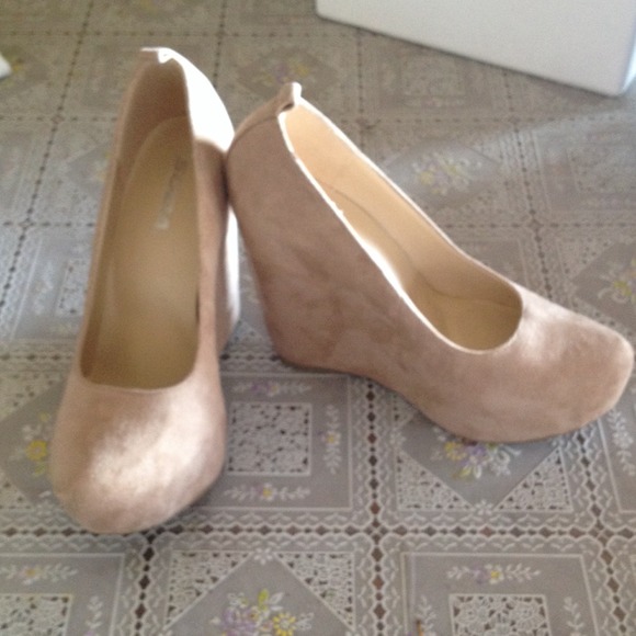 Taupe wedges
