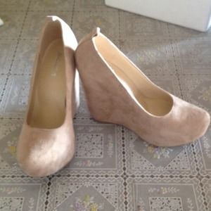 Taupe wedges