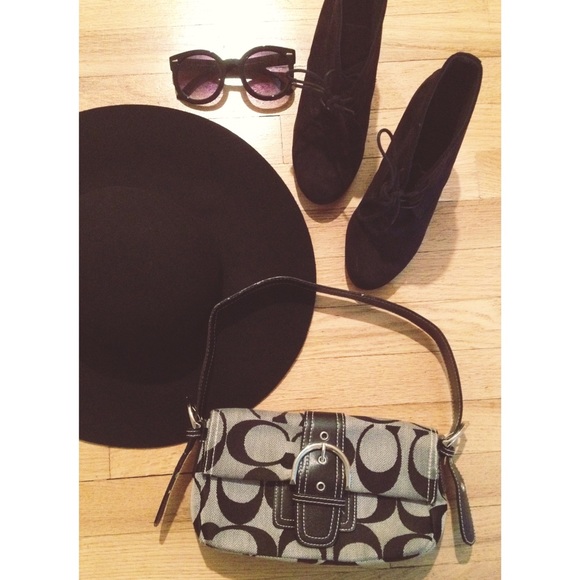Baguette Style Handbag - Picture 1 of 10