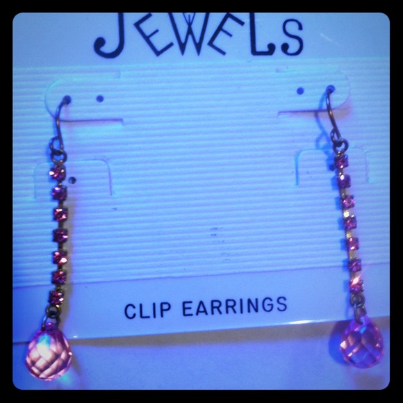 Light pink✨ sparkly✨ drop earrings💕