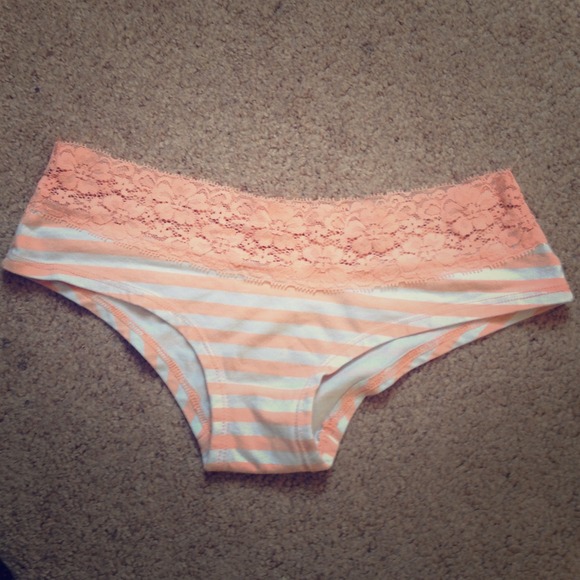 ❌TRADED❌ Peach & white striped lace panties, NWOT