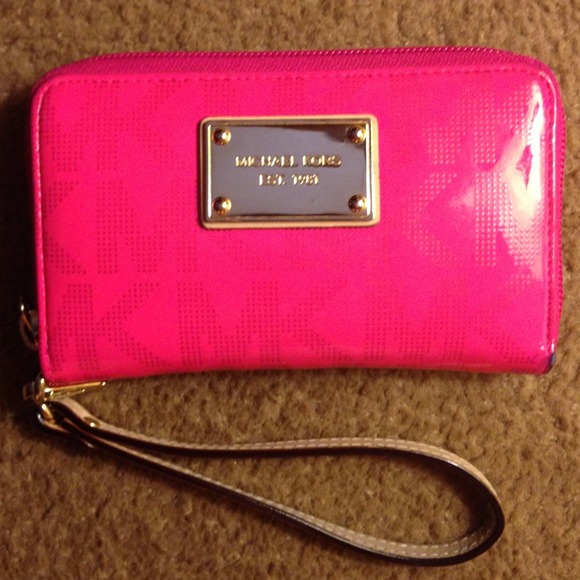 Michael Kors iPhone wristlet