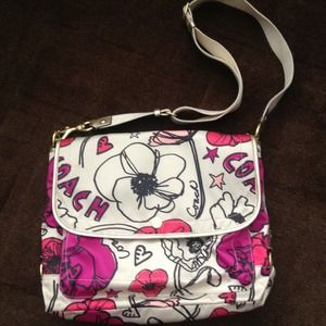 PM Editor's pick 🎉Poppy Coach Messenger bag🎉