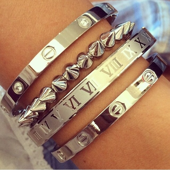 Roman VI (bangle) -silver