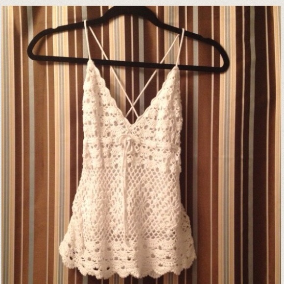 Ready for summer!🌴☀️White crochet top