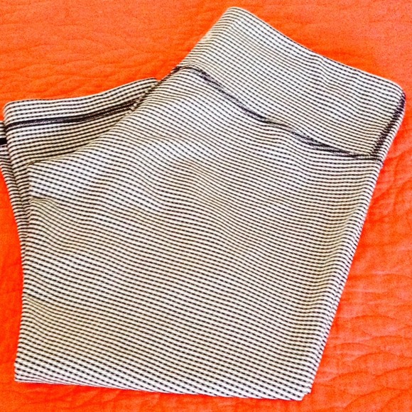 🚫SOLD🚫Lululemon inkwell gingham crops