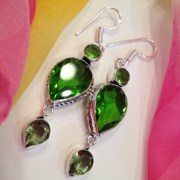Jewelry - 💚💚green created peridot dangle earrings 💚💚