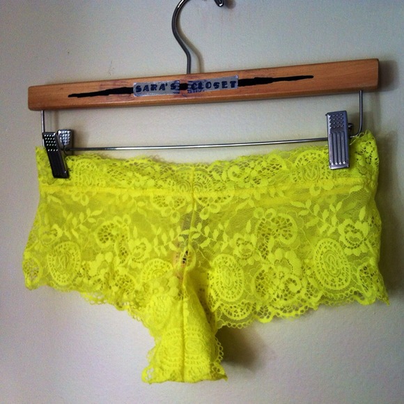 *sold!* Cheeky! Lace neon yellow 🌟