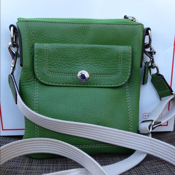 👉SOLD💯Authentic Coach Green Leather Cross Body