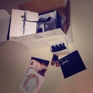 (Brand new) Airbrush, airbrush holder, compressor.