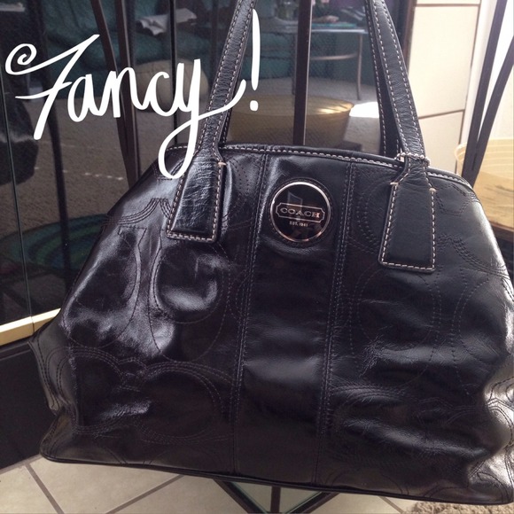 Black Patent Coach Purse *Reduced* 👠👄 - Picture 1 of 4