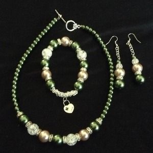 Set bracelet earring and necklace green /pink