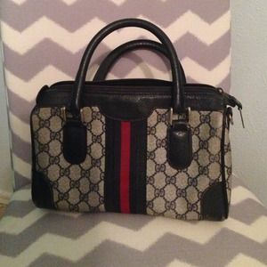 *HOST Pick* Vintage Gucci Handbag 👗🎀