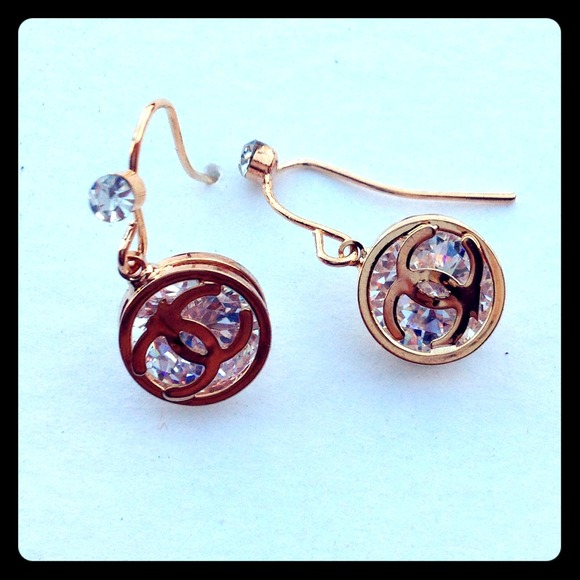 Gold CC dangle earrings