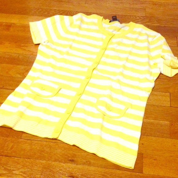 Gold mouse and sweater bundle