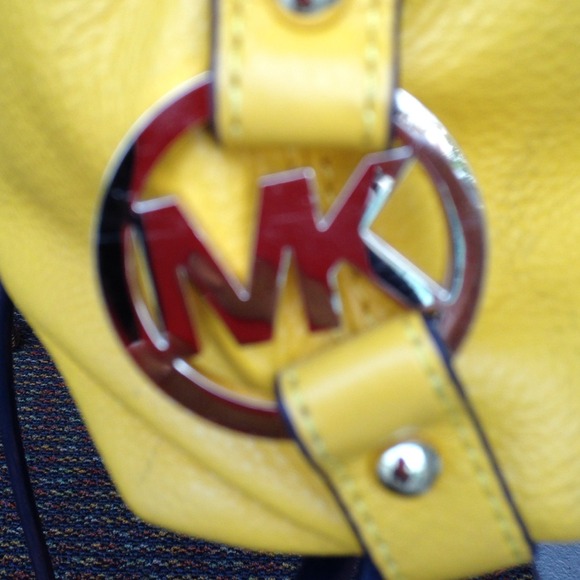 ❗️REDUCED❗️AUTHENTIC NWOT MICHAEL KORS PURSE - Picture 2 of 4