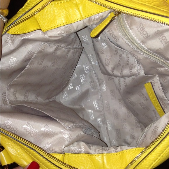 ❗️REDUCED❗️AUTHENTIC NWOT MICHAEL KORS PURSE - Picture 4 of 4