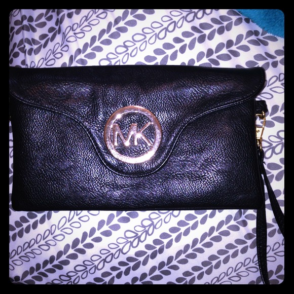 Michael Kors wristlet & Gray boots bundle❤️✅