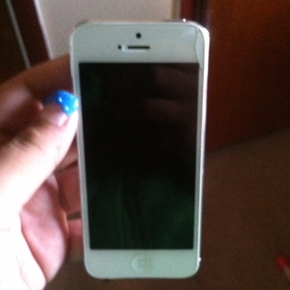 iPhone 5! AT&T or red pocket! ( your choice ) 👌