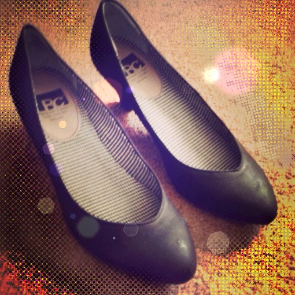 BC footwear black kitten heels