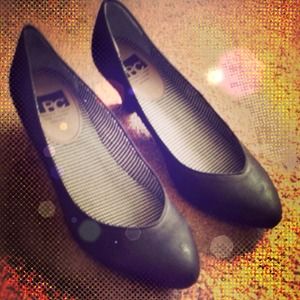 BC footwear black kitten heels